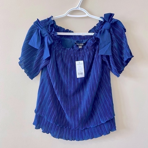 𝅺banana REPUBLIC Pleated Blouse With Shoulder Bow Detail | Blue | Small NWT - Picture 2 of 12